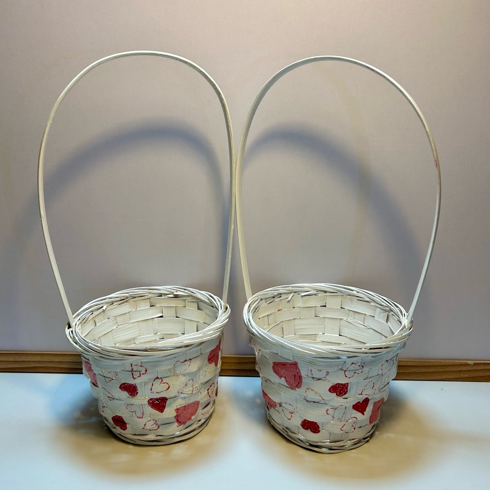 🔥2  Small Wicker Bamboo Baskets w/Handles. Perfect for Easter🐣 or Valentines💕